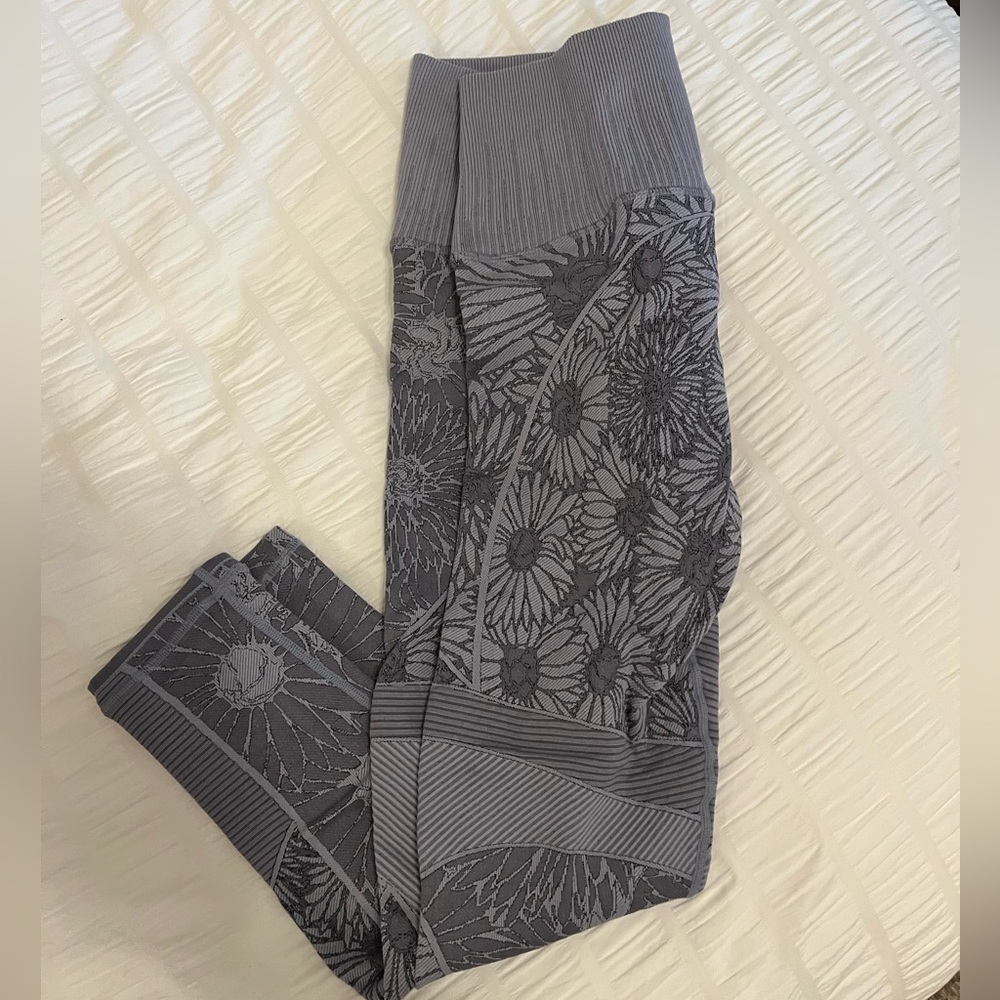 Avocado Muse Leggings
